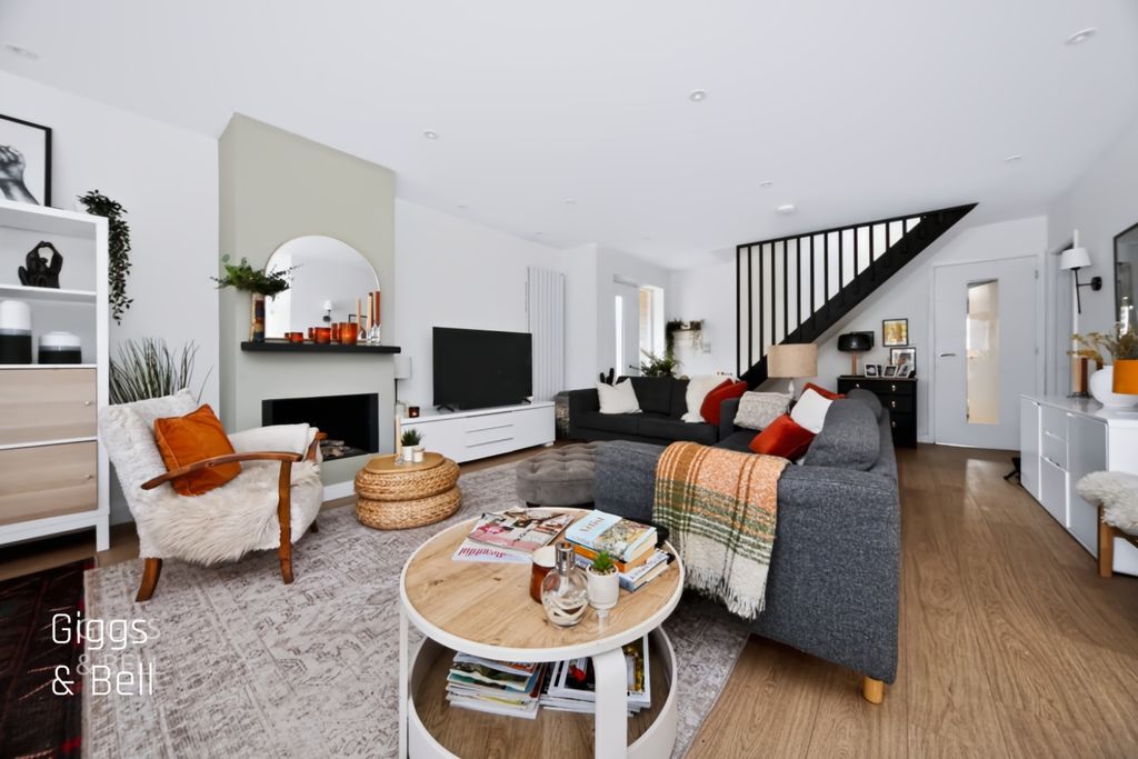 Property photo 2 of 37 5519952