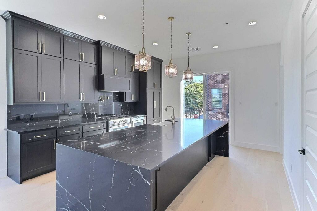 Property photo 2 of 24 <Alttext/>