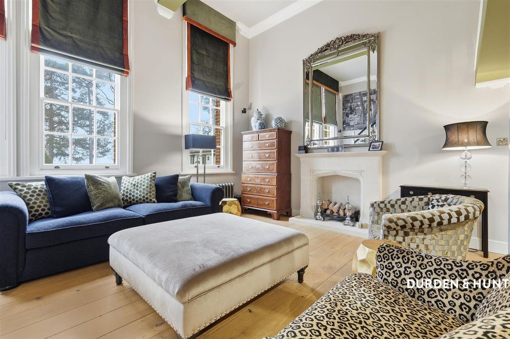 Property photo 2 of 21 Elmbridge Hall