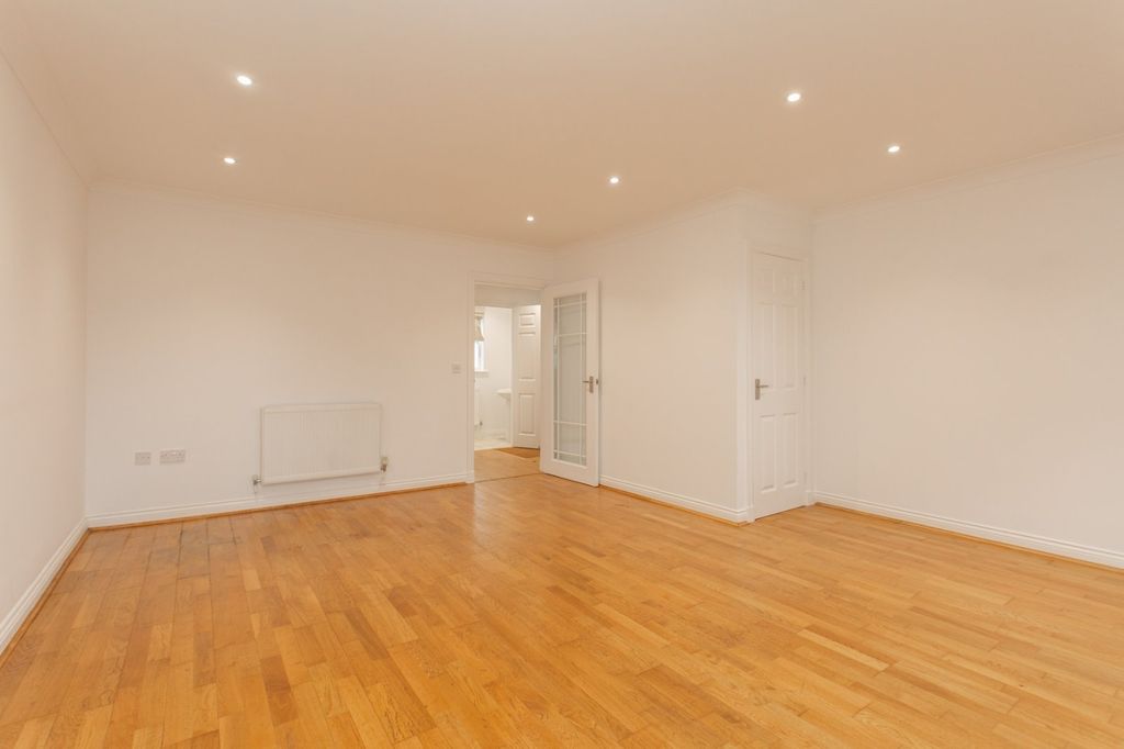 Property photo 3 of 12 Picture 3