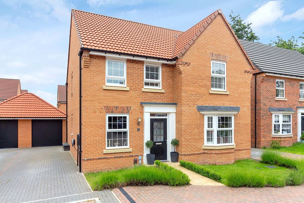 Property photo 1 of 32 Ousebank Drive - Front