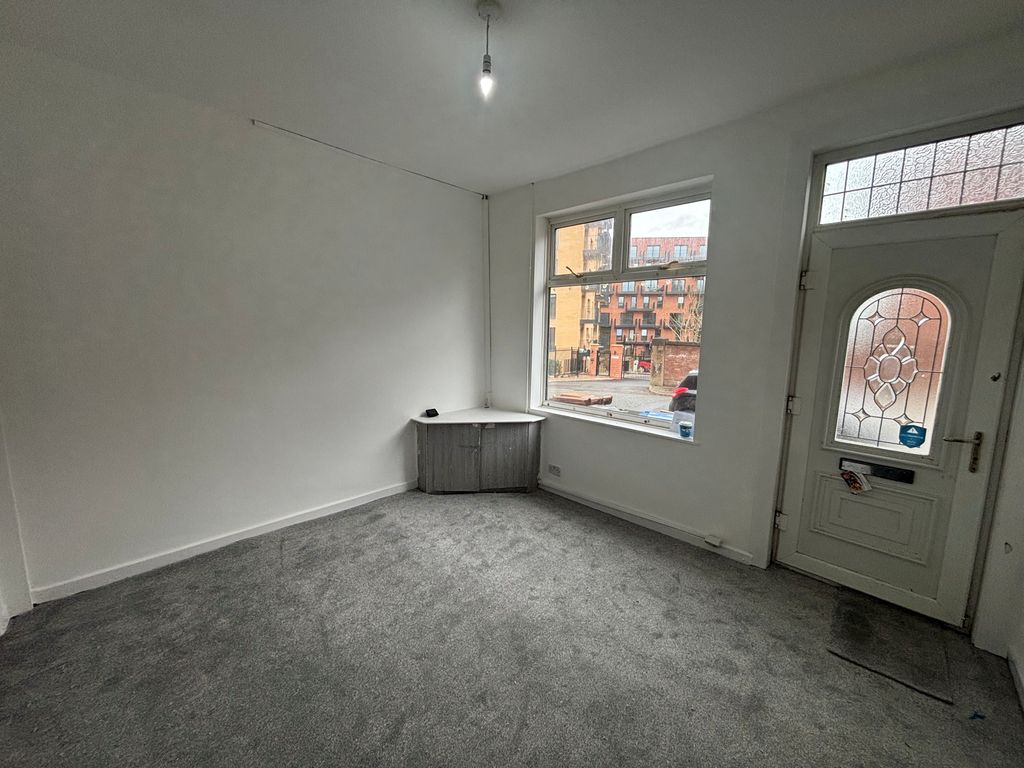 Property photo 3 of 10 Lounge