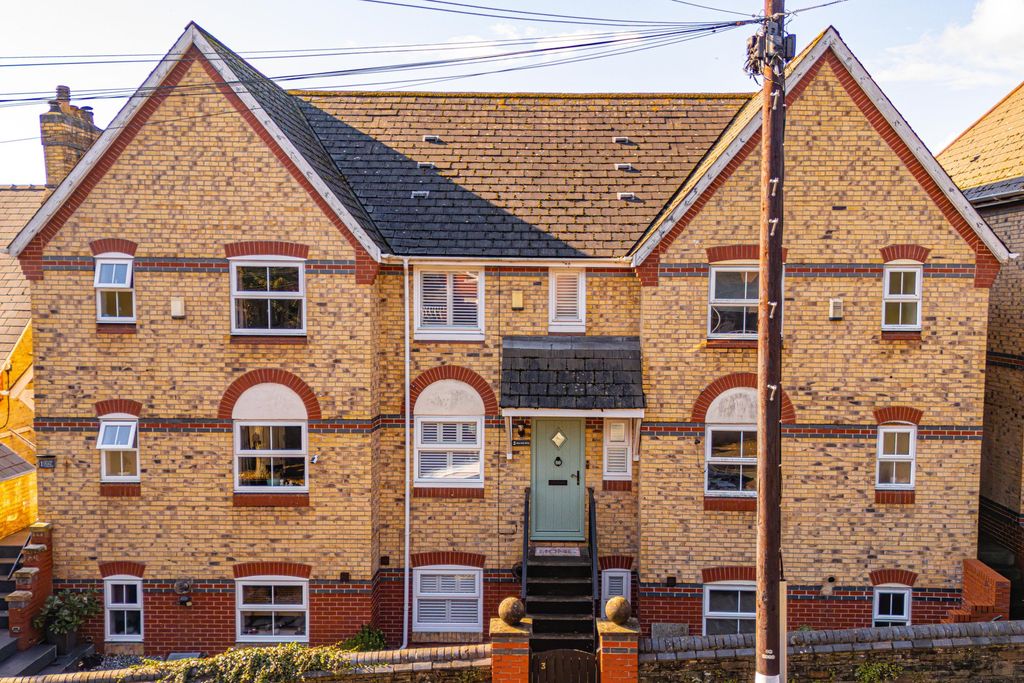 Property photo 2 of 41