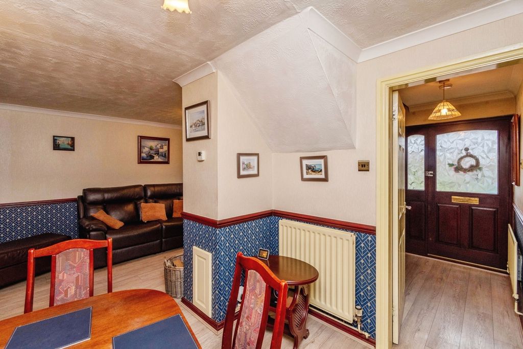 Property photo 3 of 19 Dining Area