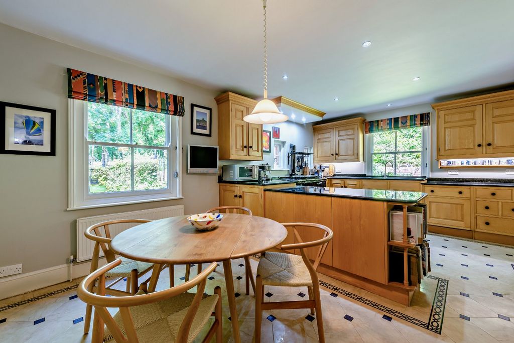 Property photo 3 of 18 Kitchen/Breakfast