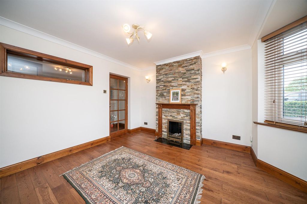Property photo 2 of 28 521-Watford-Road-1004.Jpg