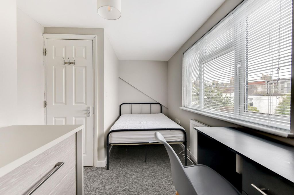 Additional image 29 of 7 bed semi-detached house to rentBernard Road, Brighton BN2