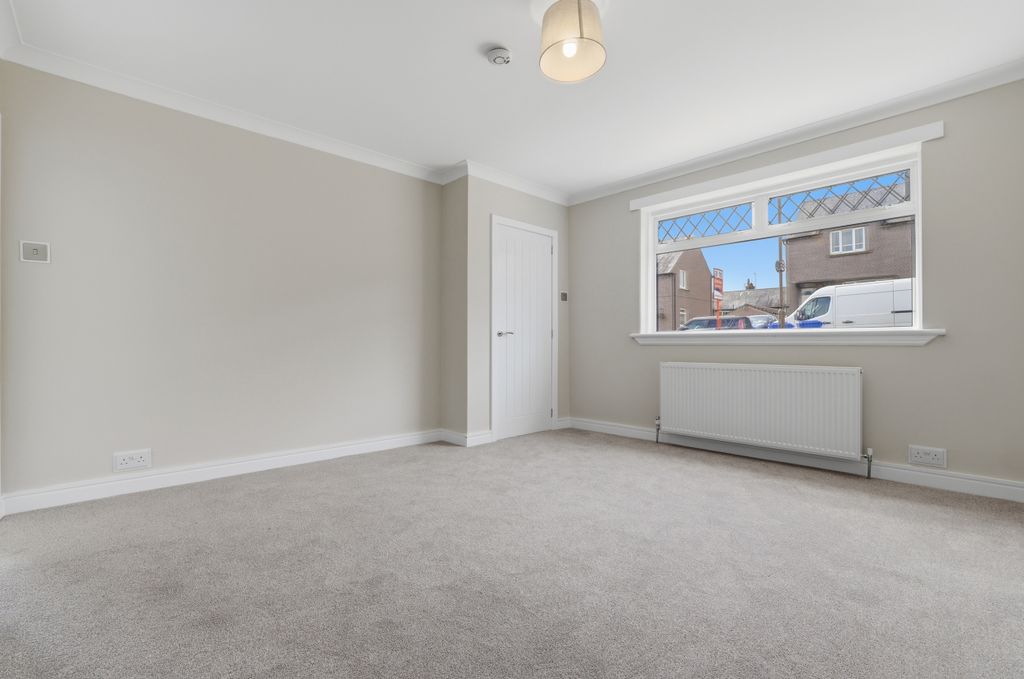 Property photo 2 of 34