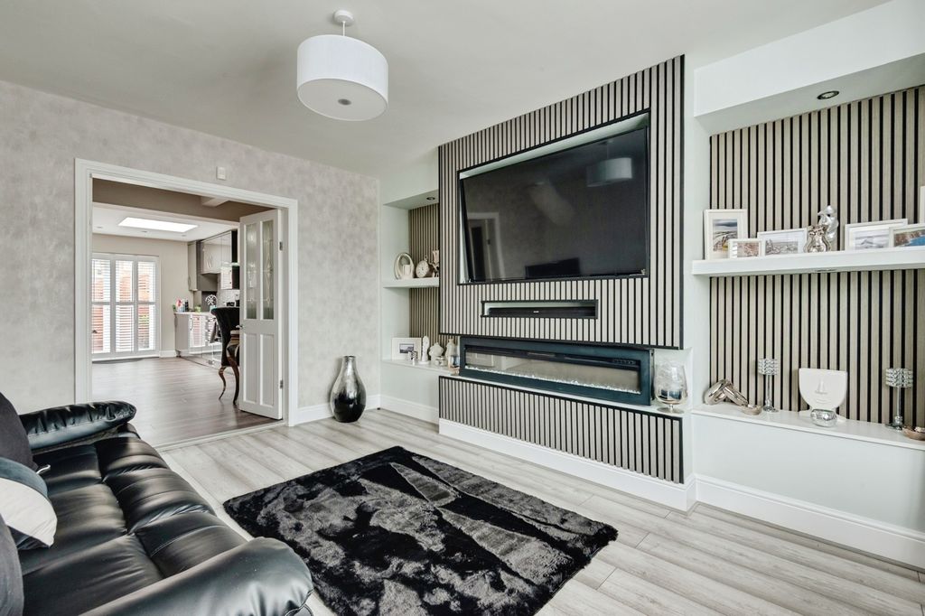 Property photo 3 of 15 Pbox-Img.Jpg