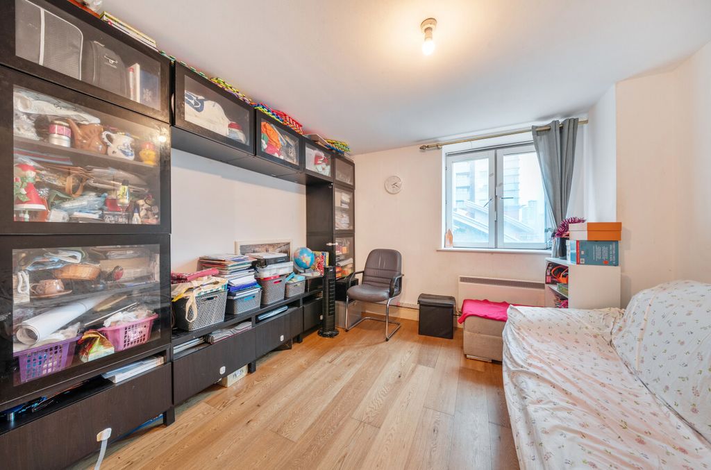 Property photo 3 of 10 1388126-17-695d22...