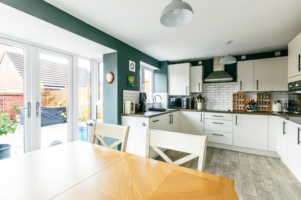 Property photo 2 of 21 2