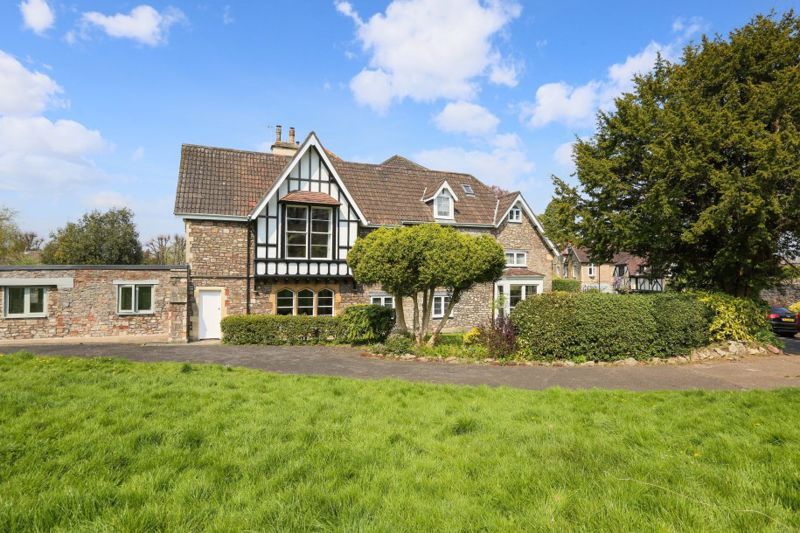 Property photo 1 of 10 External