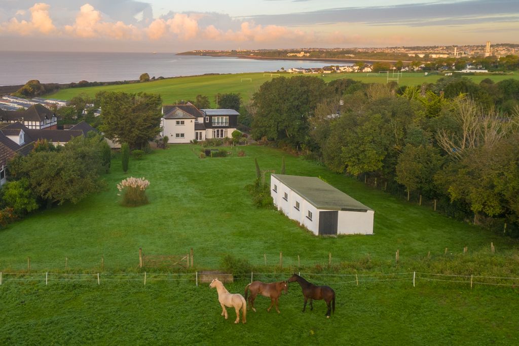 Property photo 2 of 36