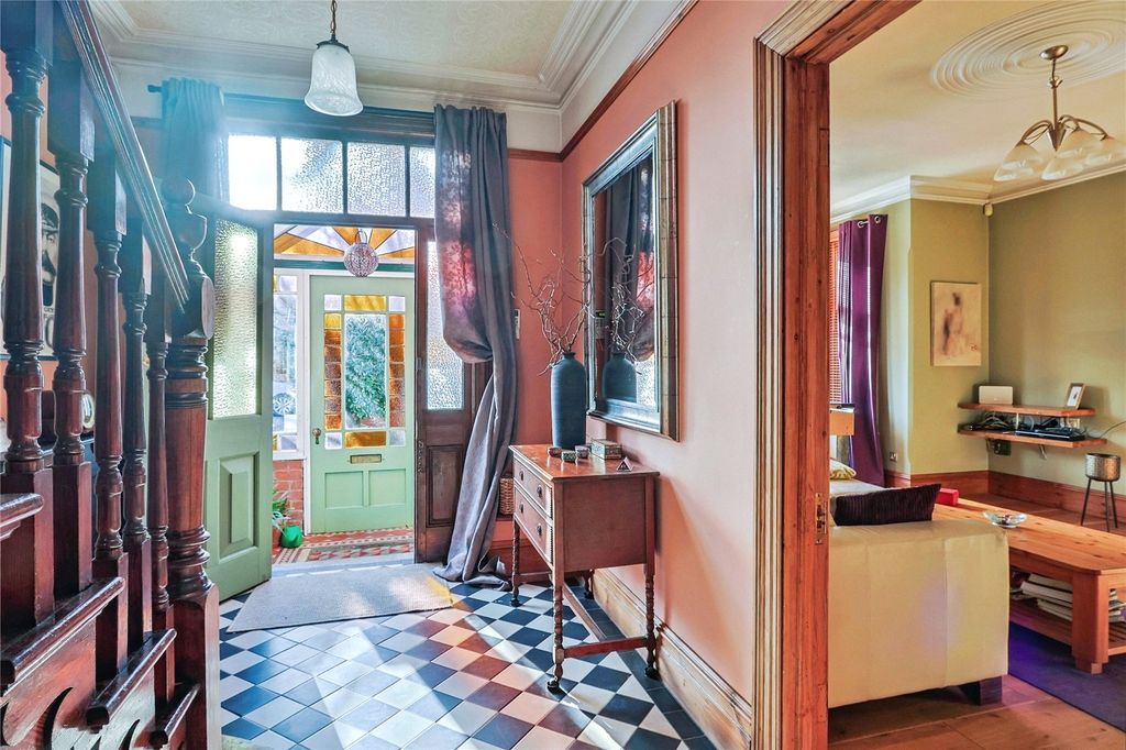 Property photo 2 of 25 Picture No. 21