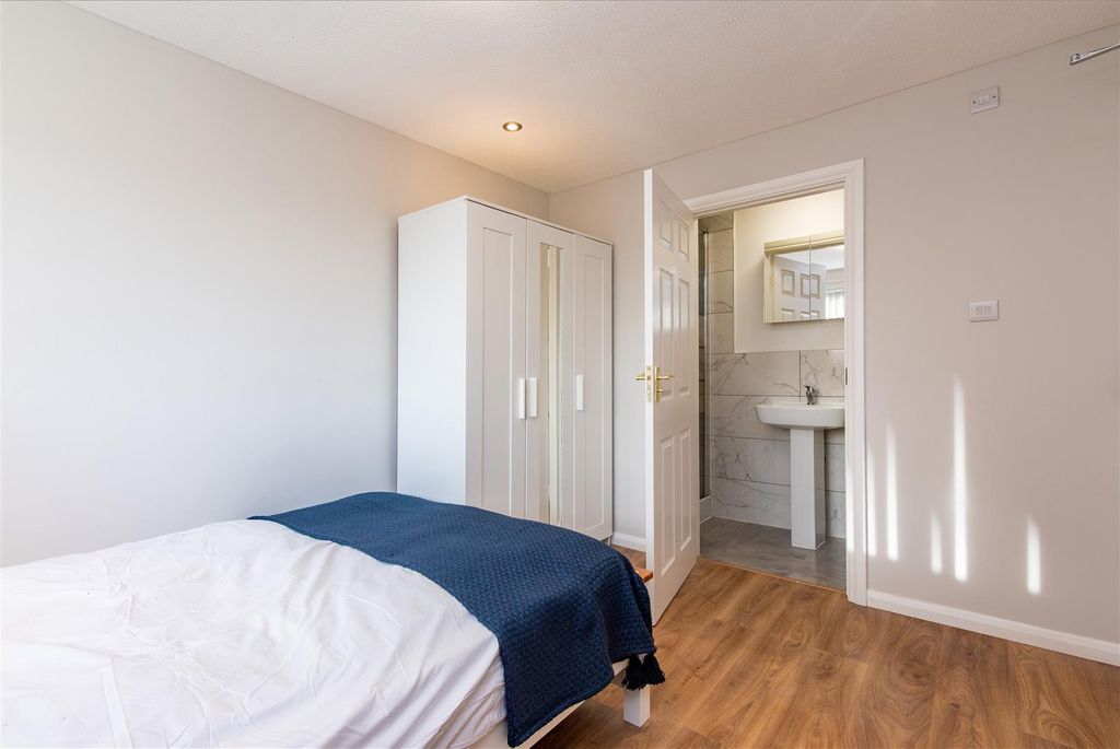 Property photo 1 of 15 17 Templar v2-9.Jpg