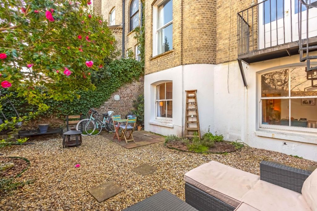 Property photo 2 of 13 Cromwell Rd_10.Jpg