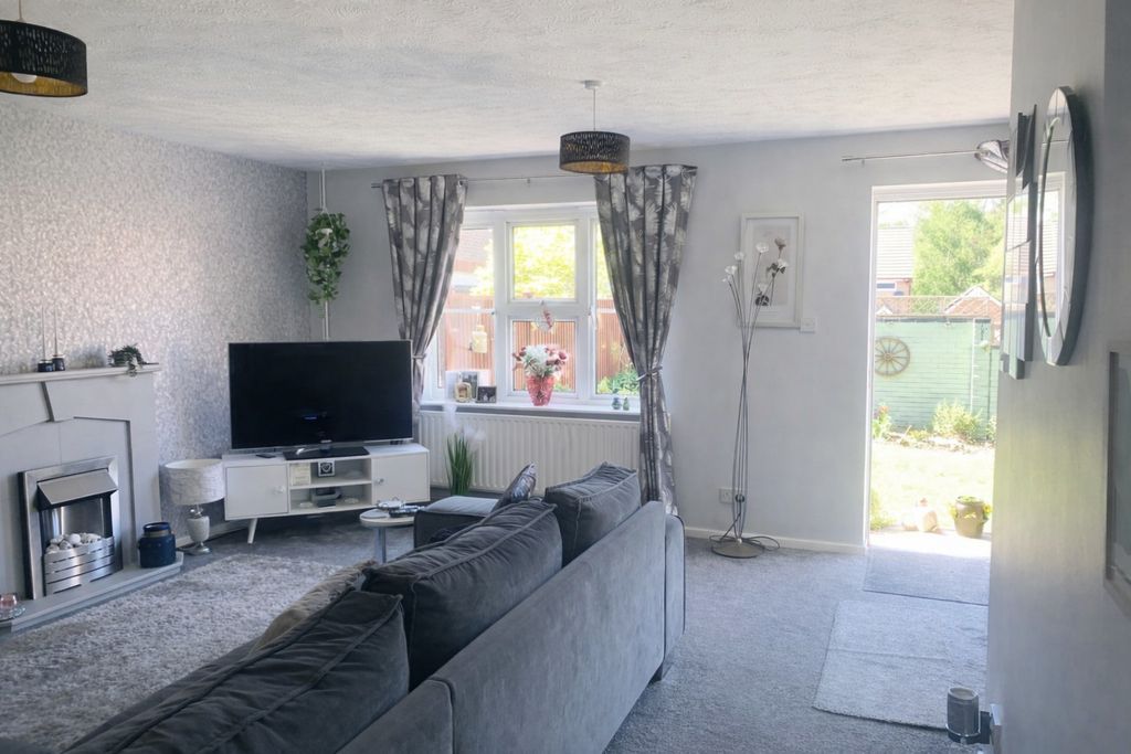 Property photo 2 of 15 Living Dining Room To Garden