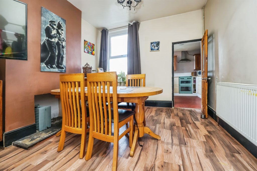 Property photo 3 of 27