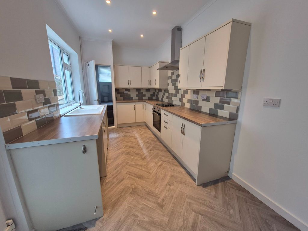 Property photo 2 of 26