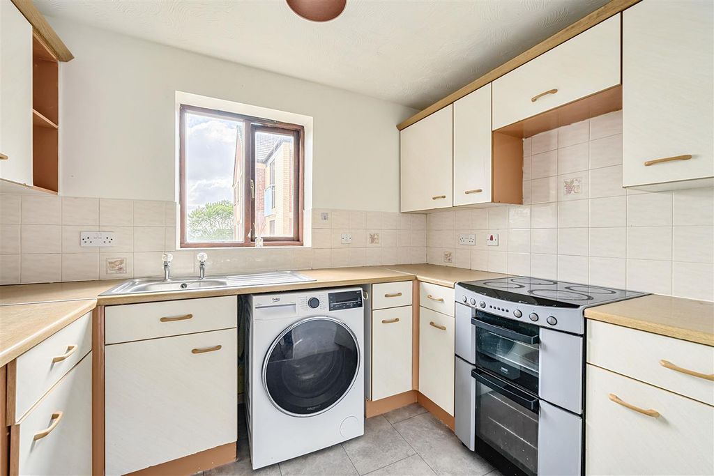 Property photo 2 of 16 Kitchen