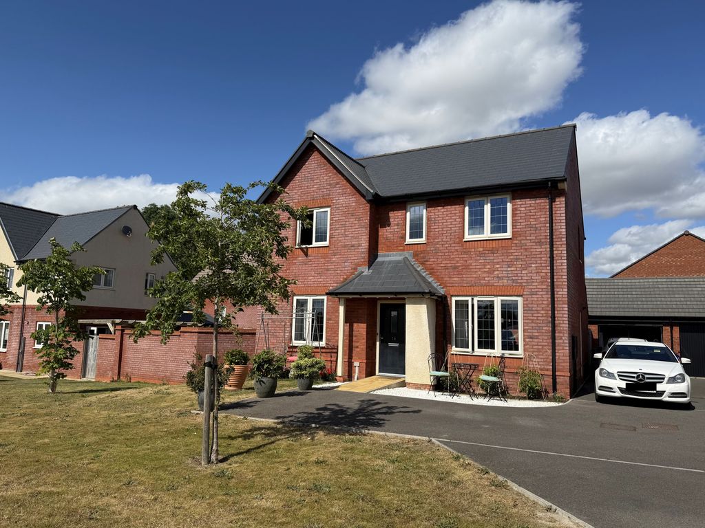 Property photo 1 of 32 4 Bedroom Detached Home For Sale