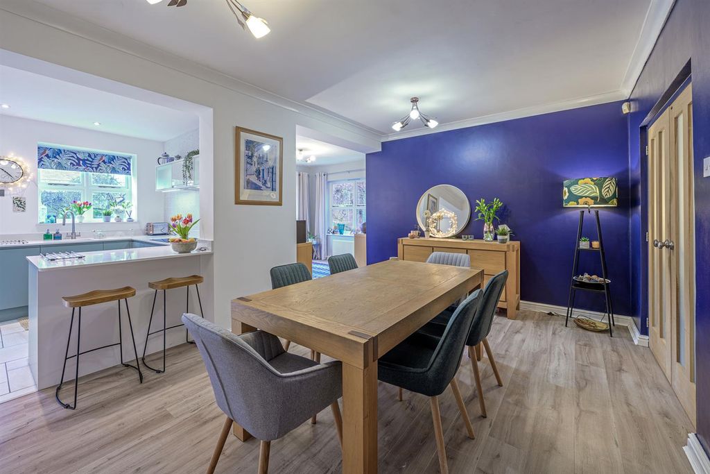 Property photo 2 of 34