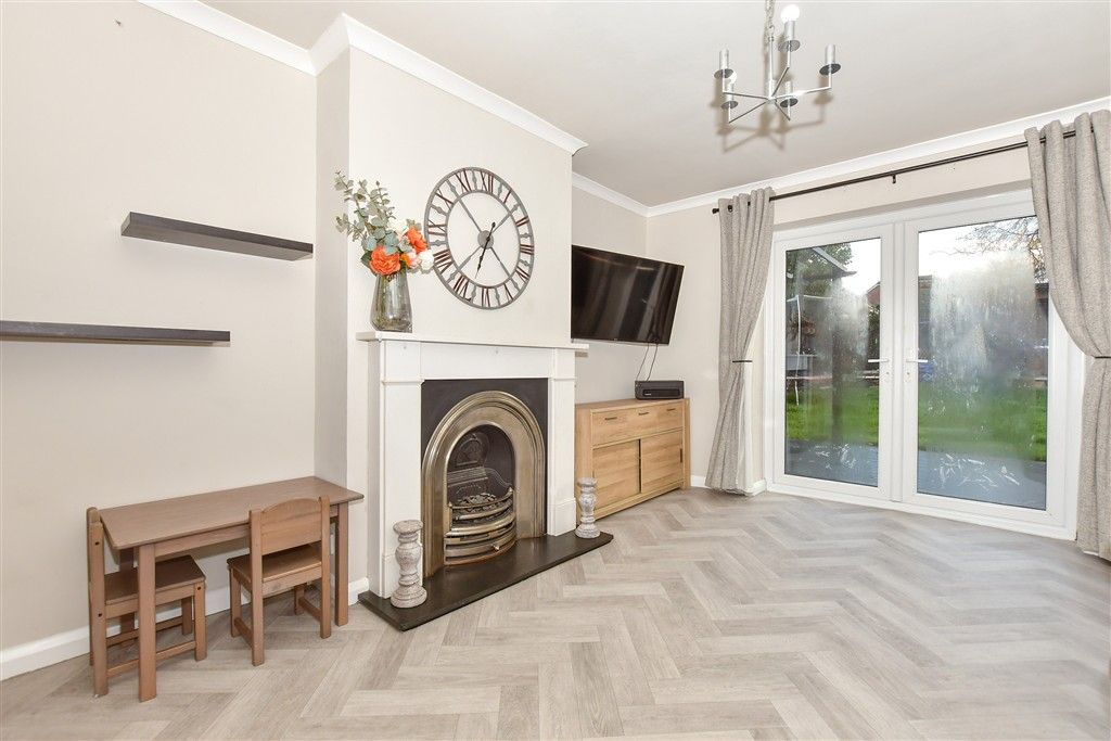 Property photo 3 of 12 Lounge