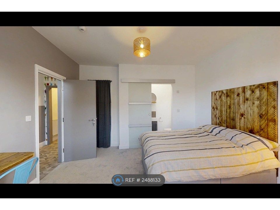 Property photo 1 of 12 Room