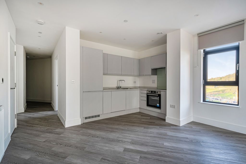 Property photo 3 of 9 -69A840Ef0B2A9-l-...