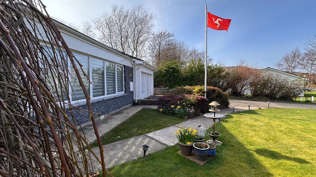 Property photo 1 of 50 4 Links Close (58).Jpg