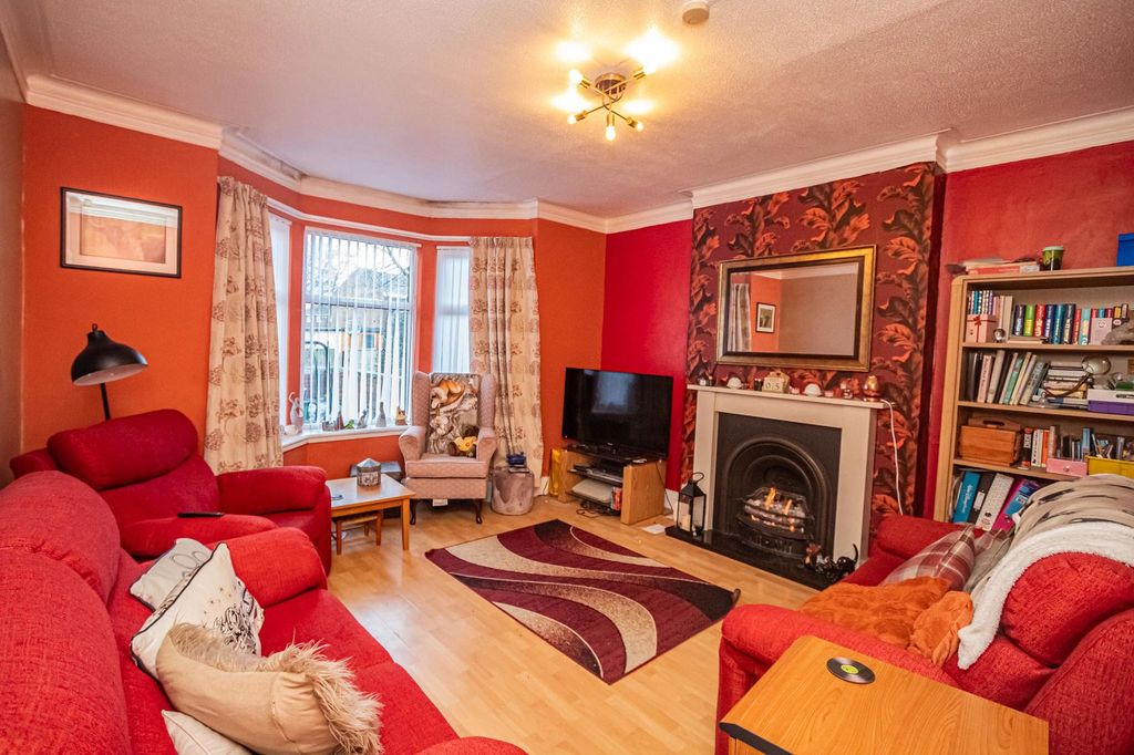 Property photo 2 of 10