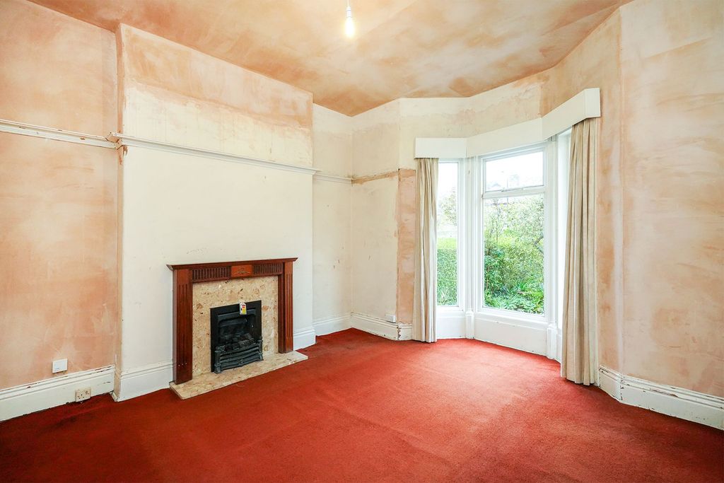 Property photo 2 of 19 Lounge