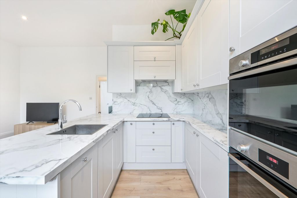 Property photo 2 of 12 Image