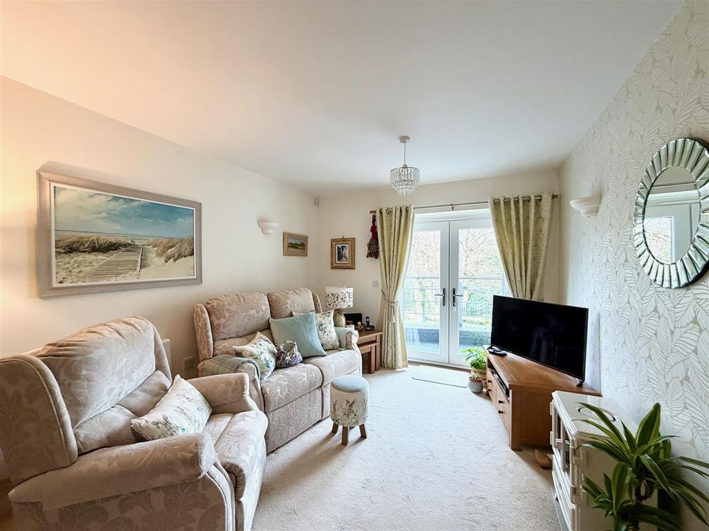 Property photo 2 of 10 Lounge/Diner