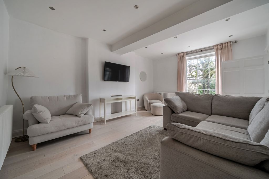 Property photo 2 of 21 1393503-7-6943d6E...