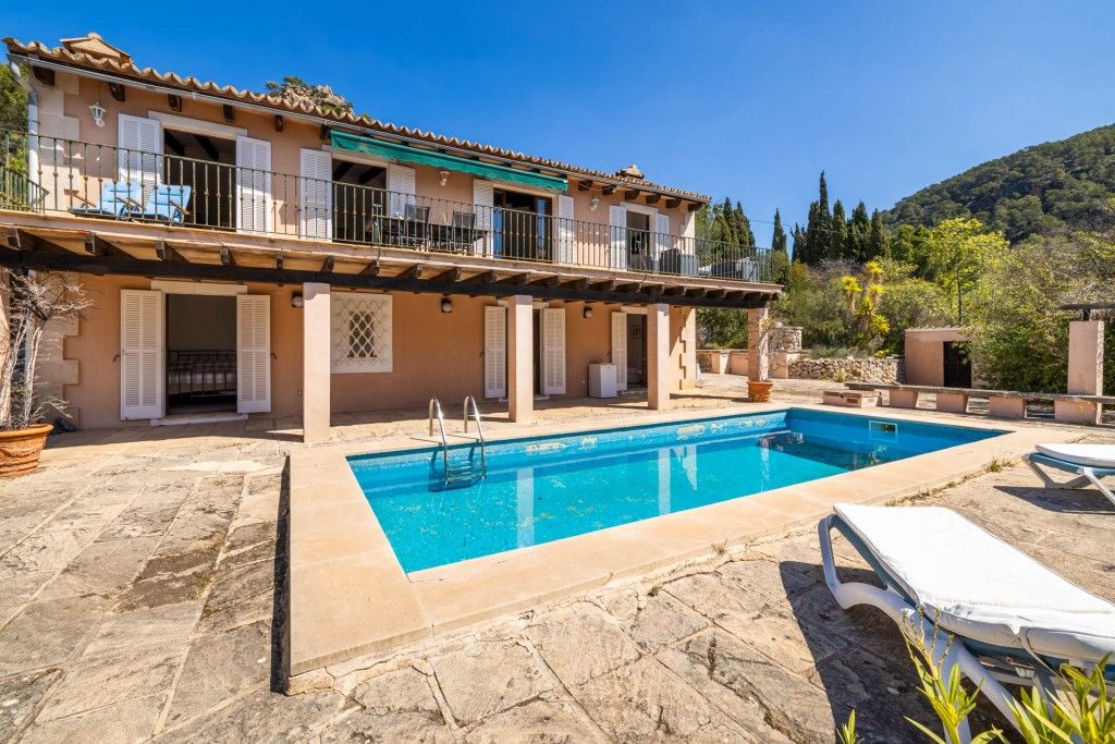 Property photo 1 of 19 Exterior And Pool (3)