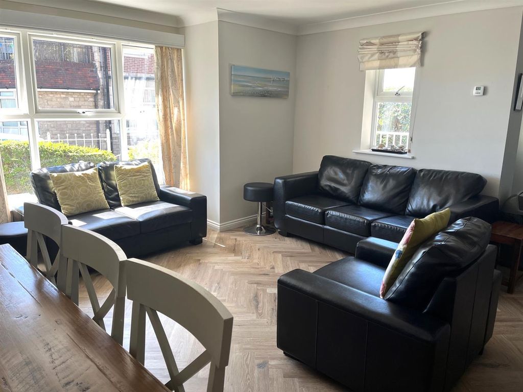 Property photo 3 of 16 4251 Lounge.Jpg