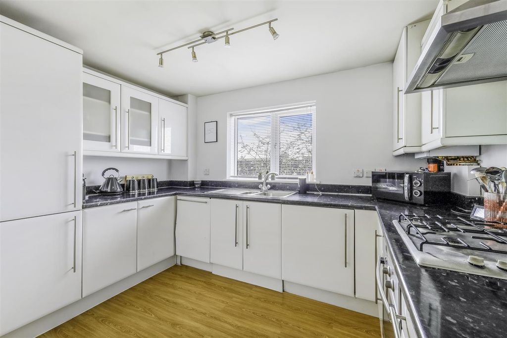 Property photo 2 of 12 Malmstone Avenue, 54, Flat 4 (9).Jpg