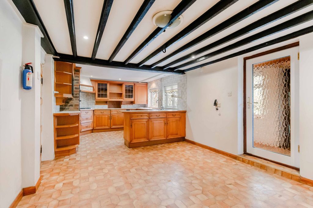 Property photo 3 of 42