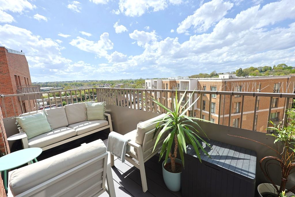Property photo 2 of 13 4158244