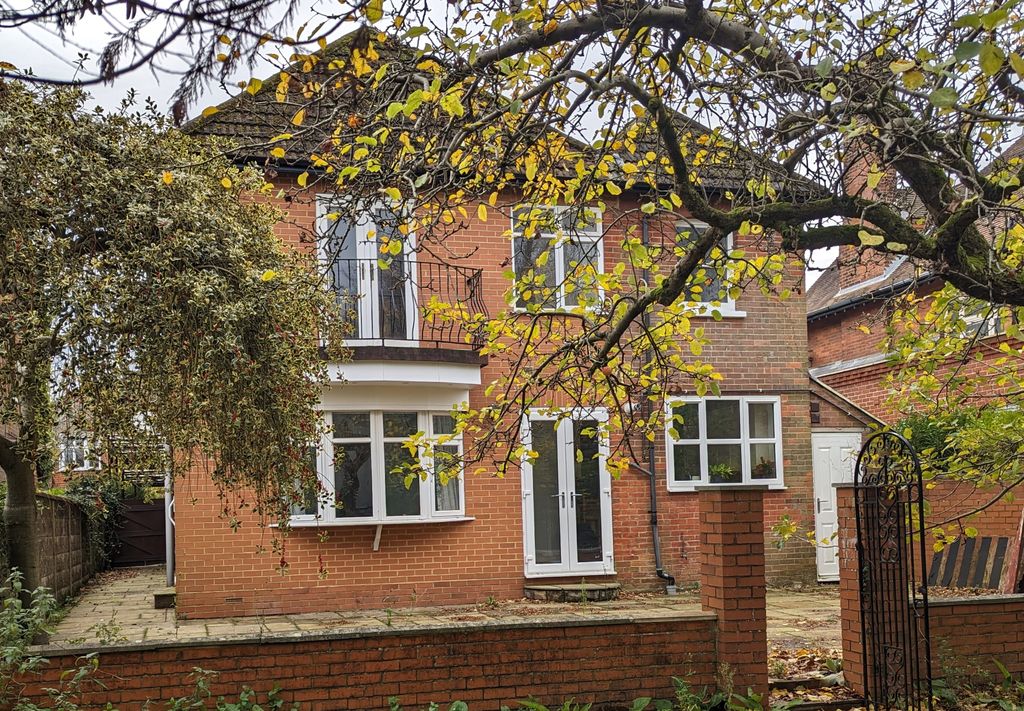 Property photo 1 of 9