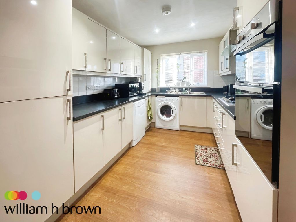 Property photo 2 of 9 Kitchen