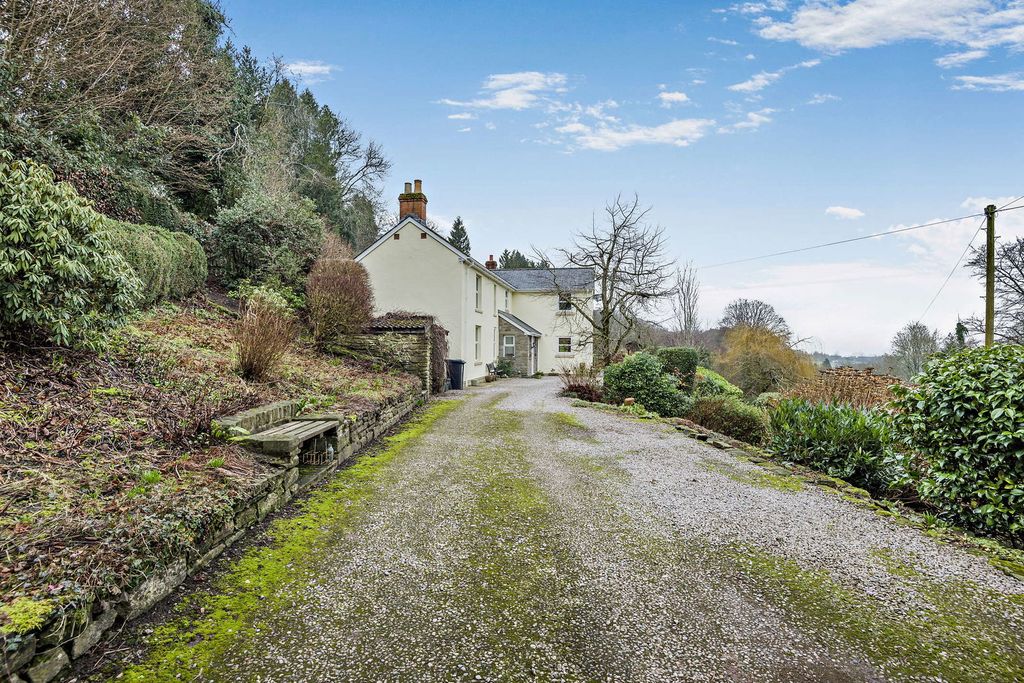 Property photo 3 of 28