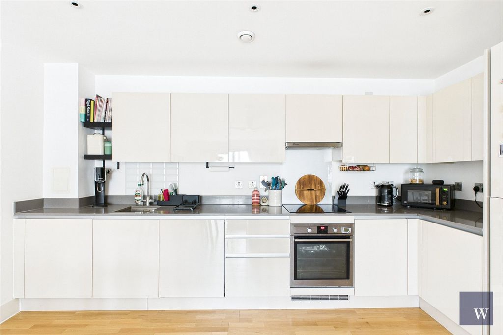 Property photo 3 of 16 Picture No. 11