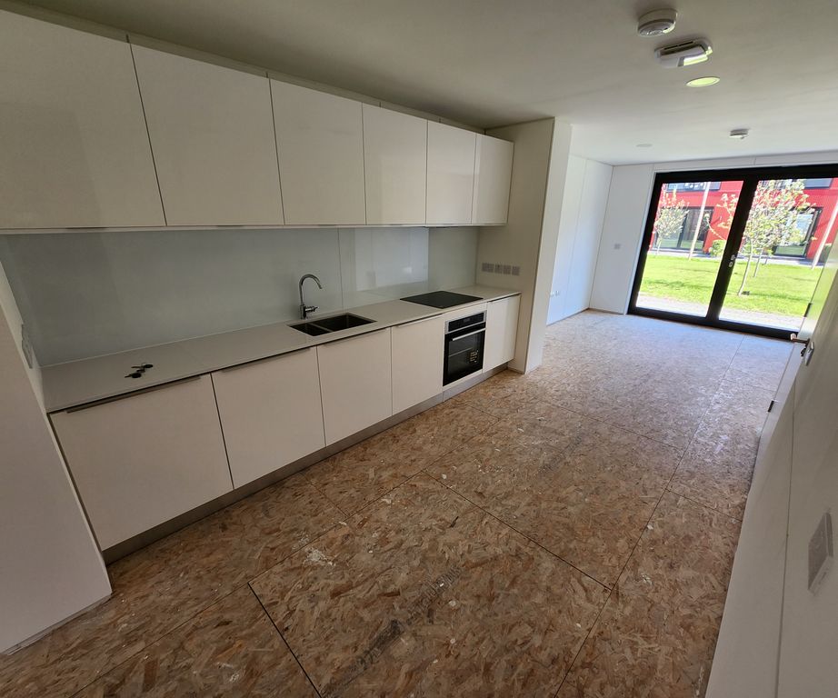 Property photo 2 of 10 Kitchen