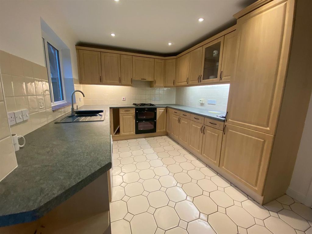 Property photo 2 of 13 Kitchen