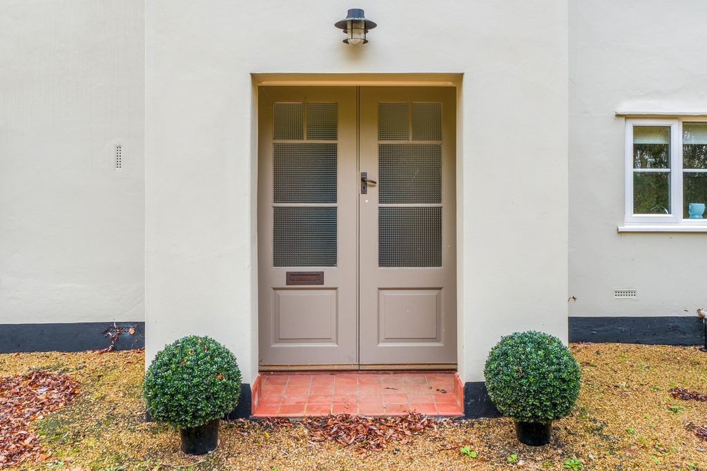 Property photo 2 of 33