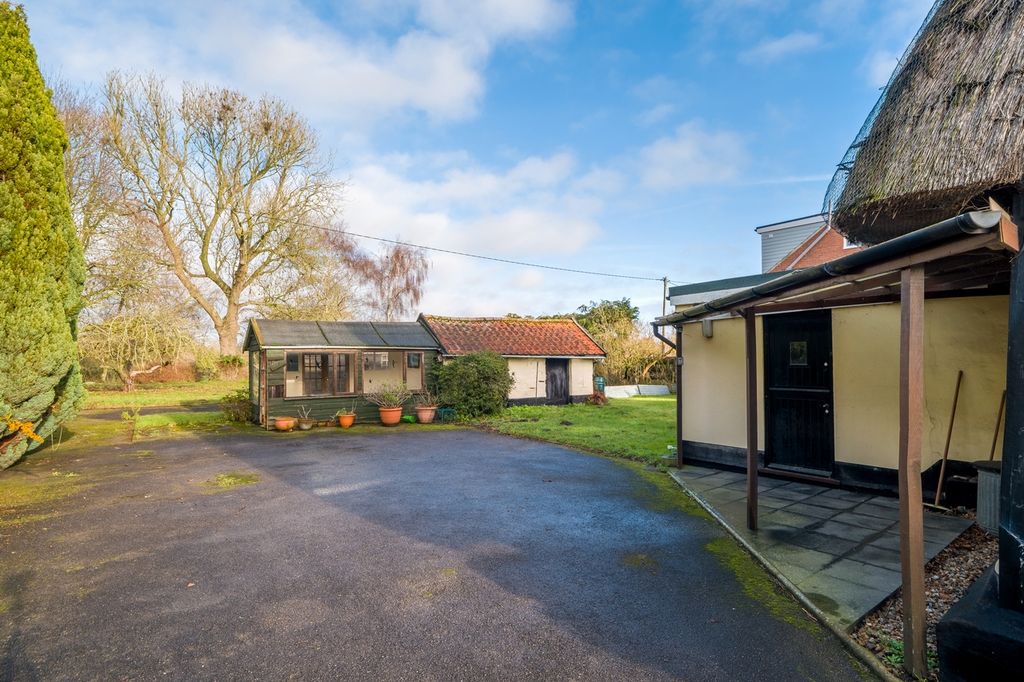 Property photo 2 of 24