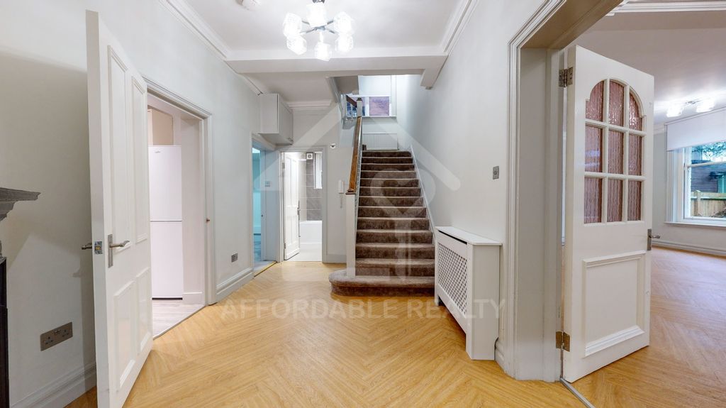 Property photo 2 of 33