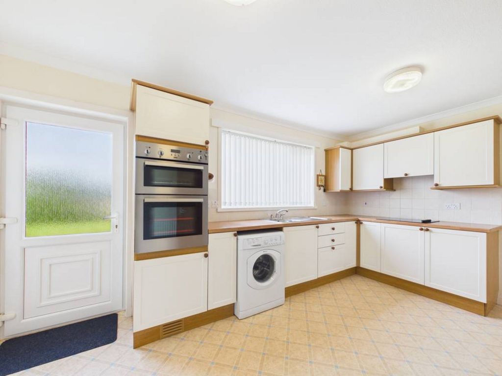 Property photo 2 of 33
